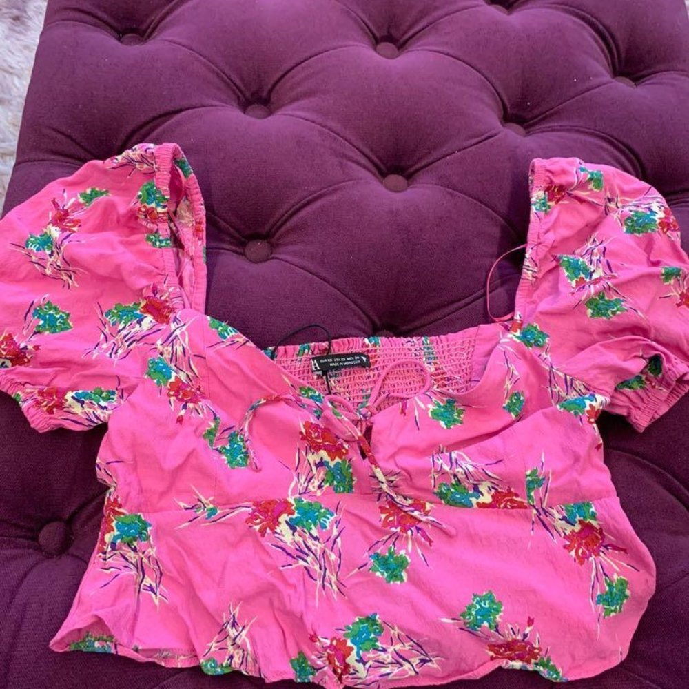 WORN ONCE/Pink Cropped Floral Top